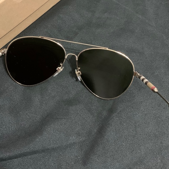 Burberry Aviator Sunglasses.! 👓😎 - Picture 12 of 16